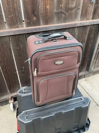 Rolling carry on luggage