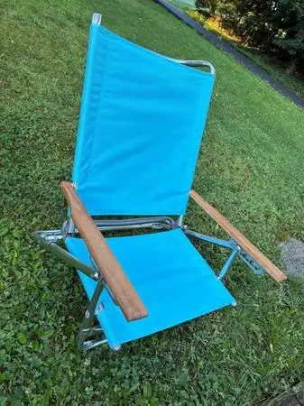 THE PERFECT BEACH CHAIR ADJUSTABLE LIGHT AND COMFORTABLE