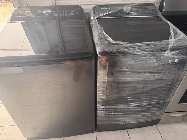 Samsung white jumbo top load washer and gas dryer