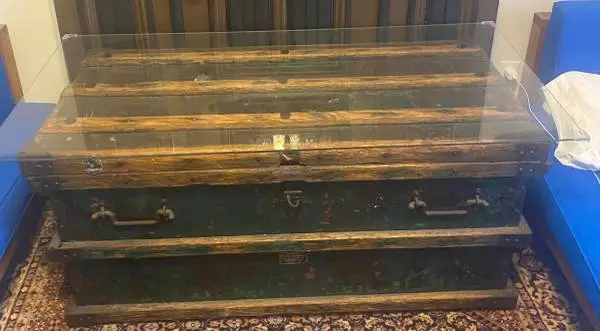 Chest-Trunk—-ANTIQUE VANDERMAN MFG. CO. STRONG Box