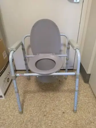 Price reduced*Commode bedside and portable like new