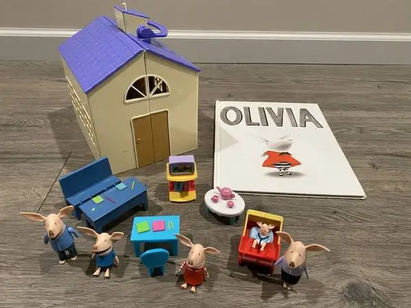 OLIVIA FIGURES / FAMILY 1 OLIVIA Hardcover BOOK by Ian Falconer