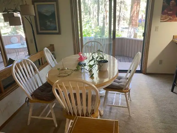 Nice table and chairs