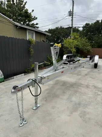 TRAILER 30 32 FEET 18000 POUNDS
