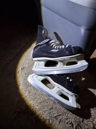 Bauer ice skates size 8D