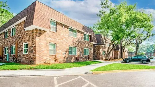 Spacious and beautiful. Consider your new 3 bed / 1 bath found!