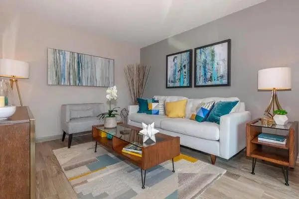 Fabulous 630 sq ft 1 bed, 1 bath in sought-after Madison area