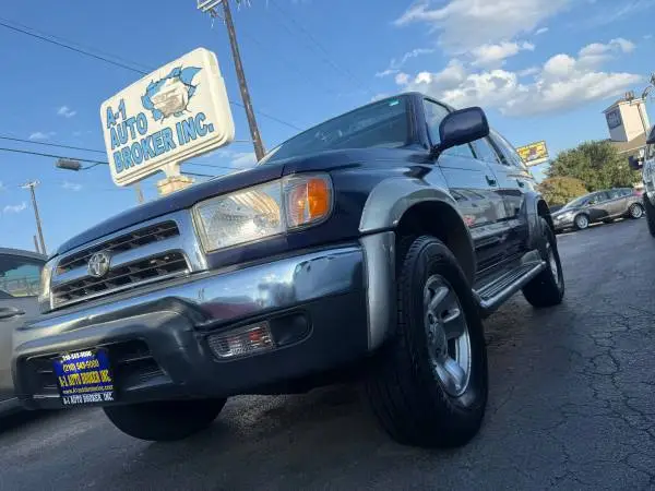 2000 TOYOTA 4RUNNERSR5TWO OWNER,ALL SERVICES/TIMING BELT,SPORTY LOOK