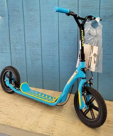Razor Flashback Kick Scooter -BRAND NEW