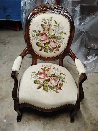 HAND CARVED VICTORIAN PARLOR CHAIR 1860s
