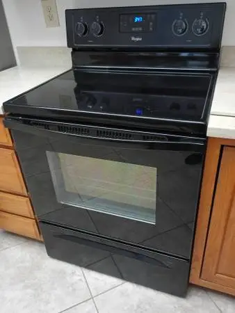 Whirlpool 30 Self-Cleaning Range