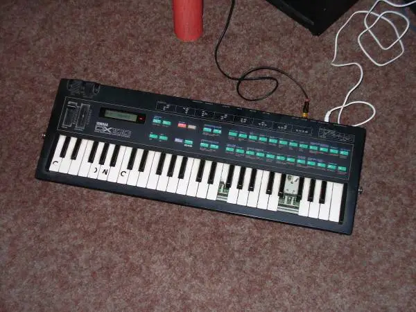 Yamaha DX100 Digital Programmable Algorithm Synthesizer
