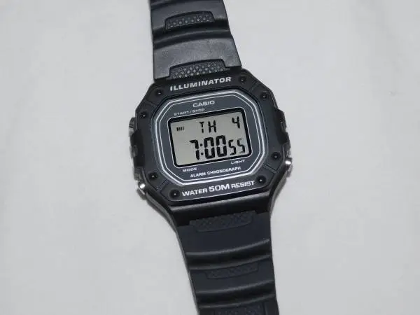 CASIO ILLUMINATOR LCD WATCH ~ WATERPROOF ~ GREAT CONDITION ~WORKS 100%