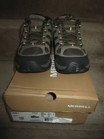 New in Box Merrell Moab 3 Hiking Shoes Mens Size 11