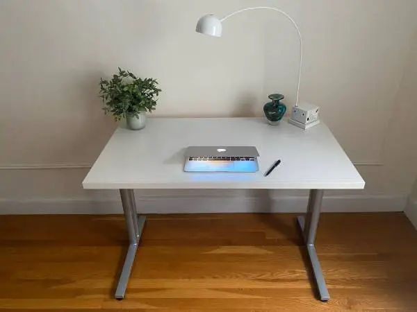 Herman Miller Compact Desk Table for Apartments & Small Spaces
