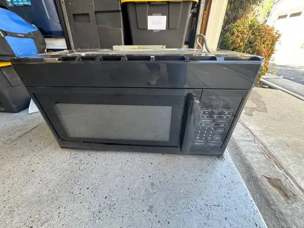 30 Microwave above cooktop