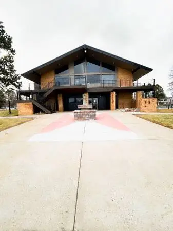 Affordable One-Bedroom Apartment with Fireplace & Great Views