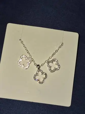 Brand new cute 4 leaf clover necklace and earring set