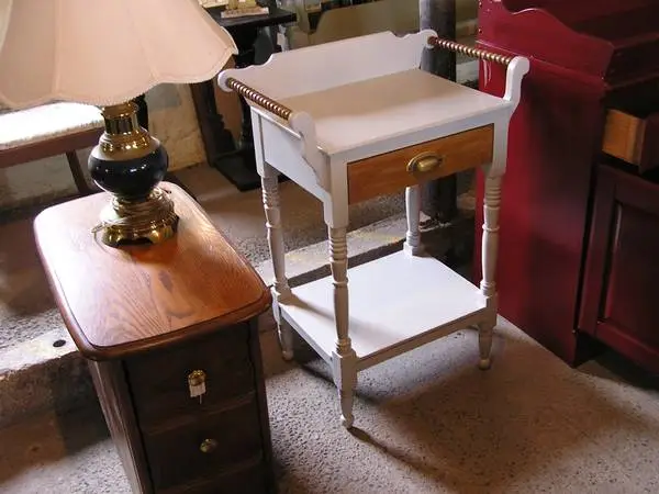 SOLID WOOD STAND WITH TOWEL BARS!