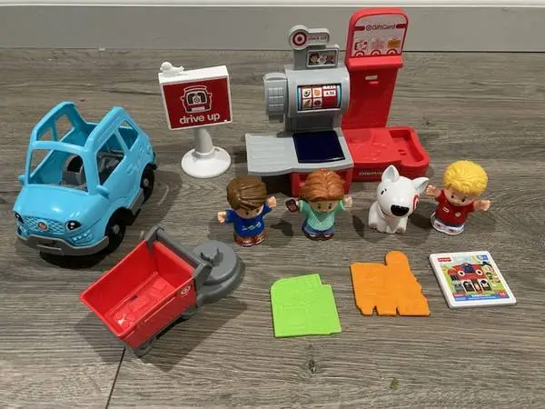 LITTLE PEOPLE TARGET RUN PLAY SET with CAR
