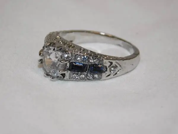 NEW LOVELY LADIES BLUE and WHITE TOPAZ RING ~ SIZE 7