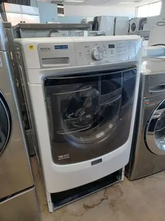 MAYTAG Washer front load Square blue line