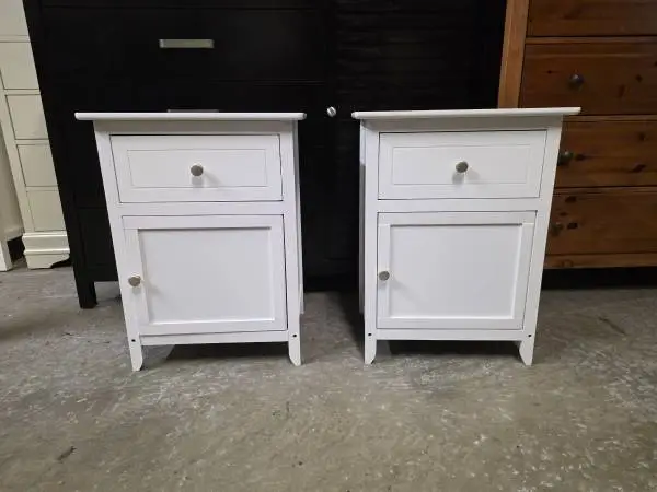Set of 2 Modern White Nightstands / End Tables
