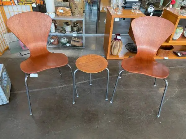 Vintage 1960s Pair of Jacobsen Ant Chairs w/Stool