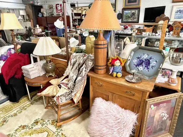 FURNITURE & HOUSEWARES