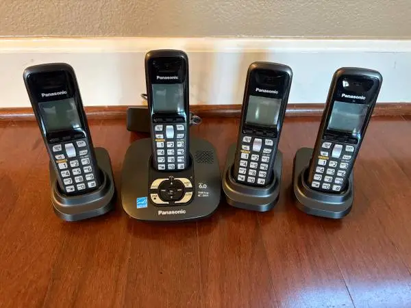 Panasonic Expandable Cordless Phone System 4 handsets Telephone