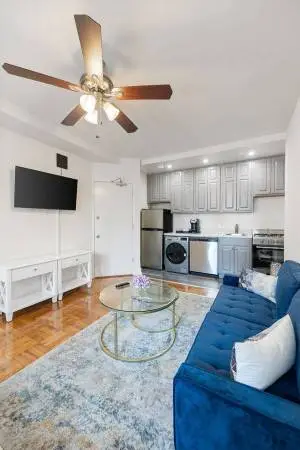 Gold Coast Move-in Special! In-unit W/D, Dishwasher, AC