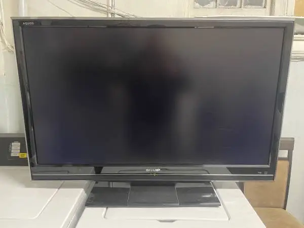 Sharp Aquos 46” Flat Screen LCD TV HDTV High Definition Television Set