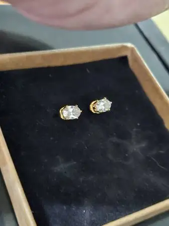 Very nice avon earrings