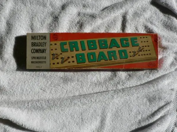 Vintage Milton Bradley 4626A Wooden Cribbage Board With Metal Pegs #46