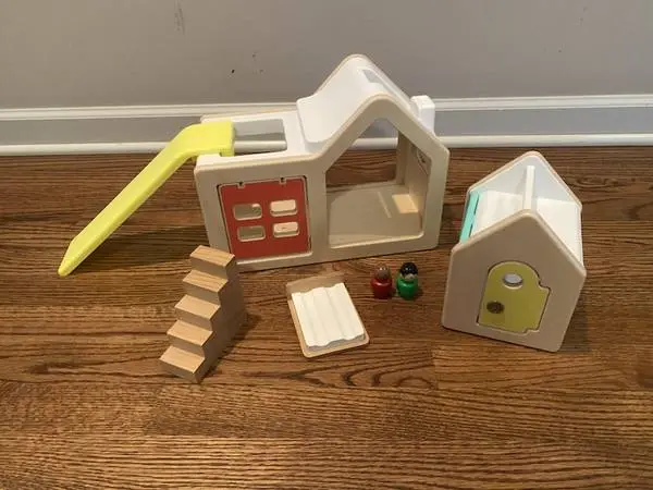LOVEVERY OBSERVER WOODEN MODULAR PLAYHOUSE