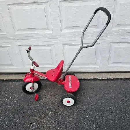 Radio Flyer Deluxe Steer & Stroll Tricycle with Parent Push Handle