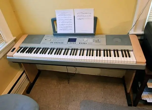 Yamaha Portable Grand Piano DGX-640