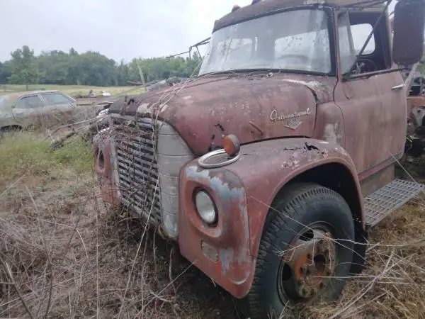 International 1700 2.5ton truck