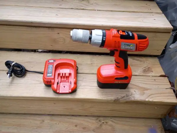 Black and Decker Power Drill Model FS2402D + Battery + Charger + Case