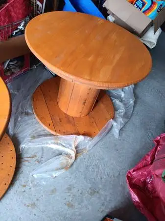 Table (s)
