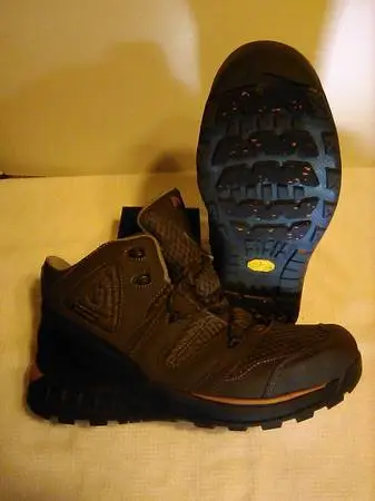 BOOTS /  POTETE   , NEW