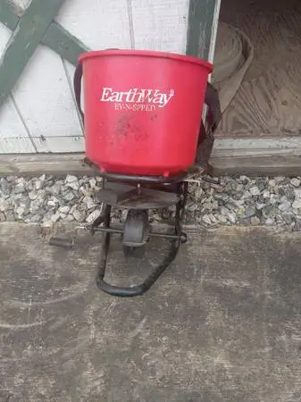 Earthway Grass Seed Spreader