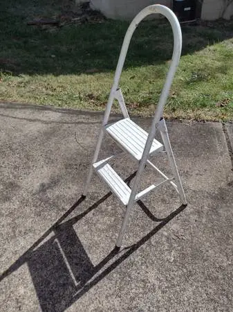 Metal two-step folding ladder