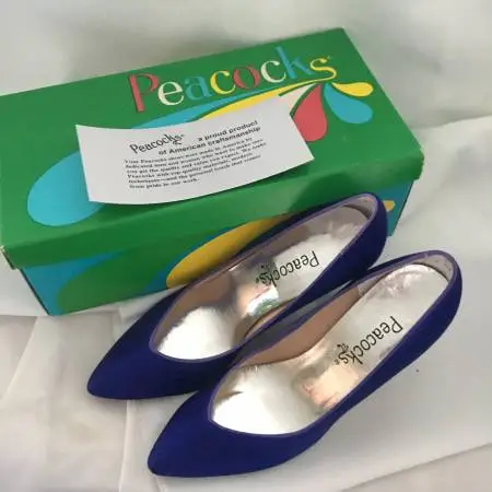 (1) Pair of Size 6 B Shoes - (1) Peacock Heels