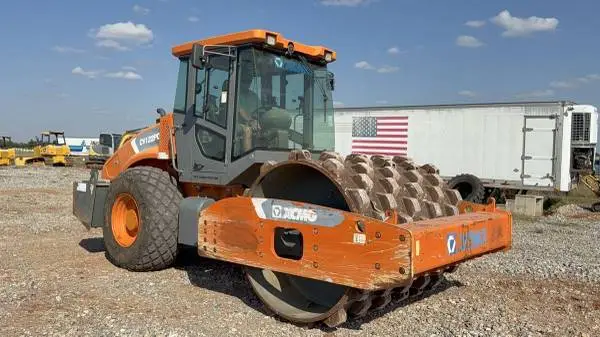 2018 XCMG 122 Vibratory Roller Compactor + Bolt On Sheeps Foot