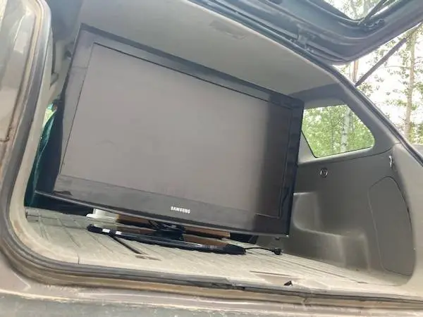 Dumb TV 24 with remote