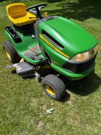 John Deere LA115 Lawnmower