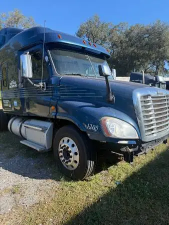 2017 FREIGHTLINER CASCADIA SLEEPER TRUCK TRACTOR
