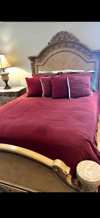 Bed room set Queen bed