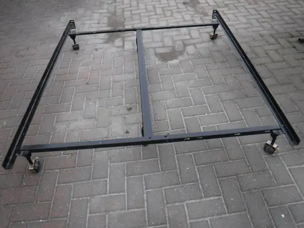 Queen Size Metal Bed Frame w/ Center Support Bar